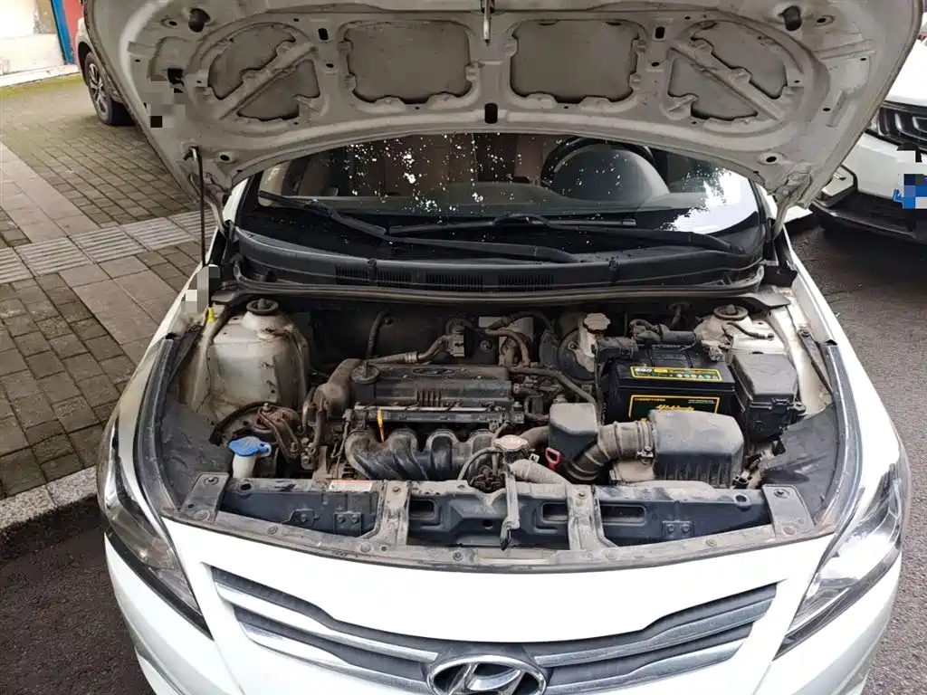 Hyundai Verna 2014 1.4L Automatic Smart GLS фото 11