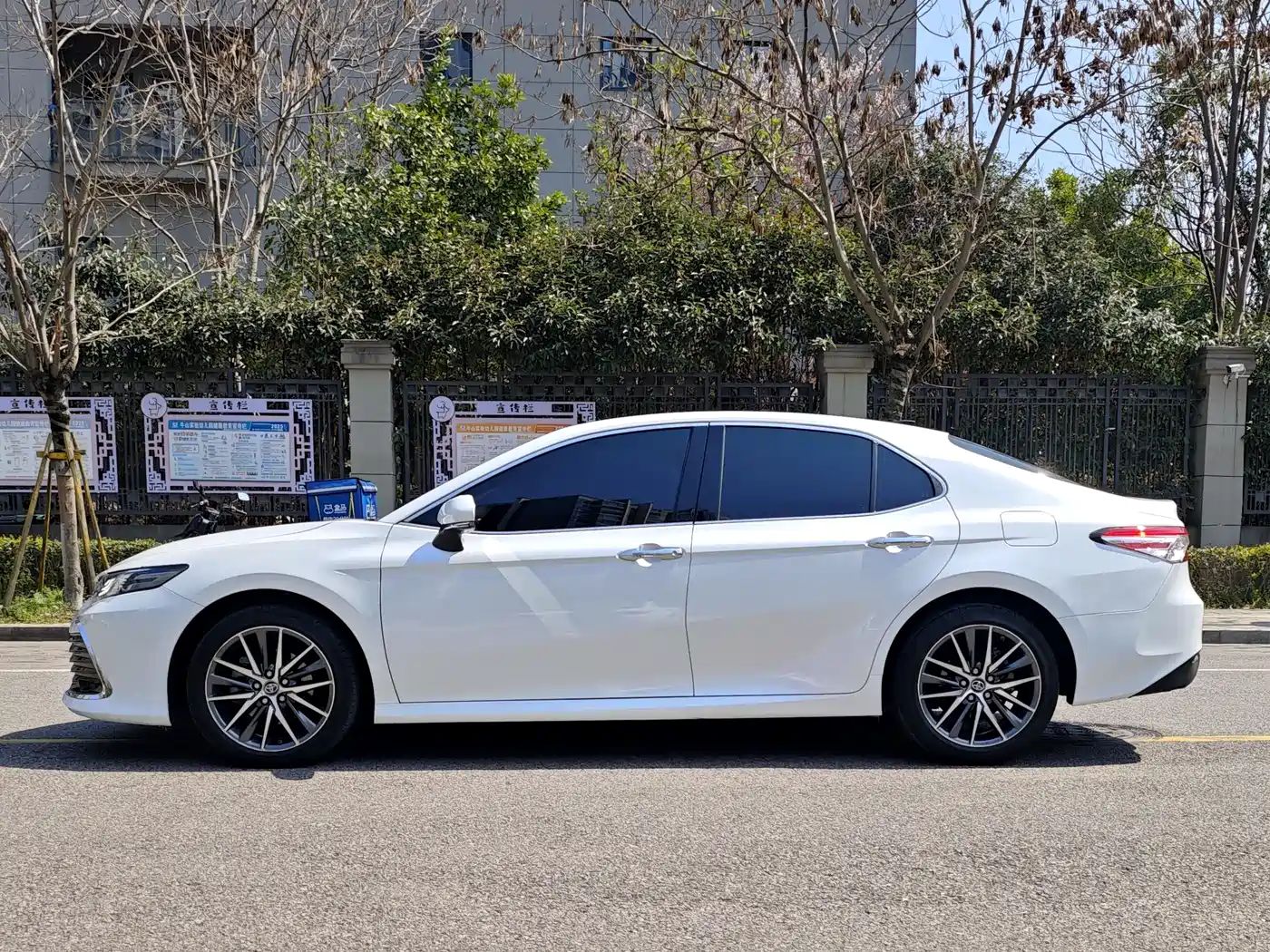 Toyota Camry 2021 2.5G Luxury Edition фото 2