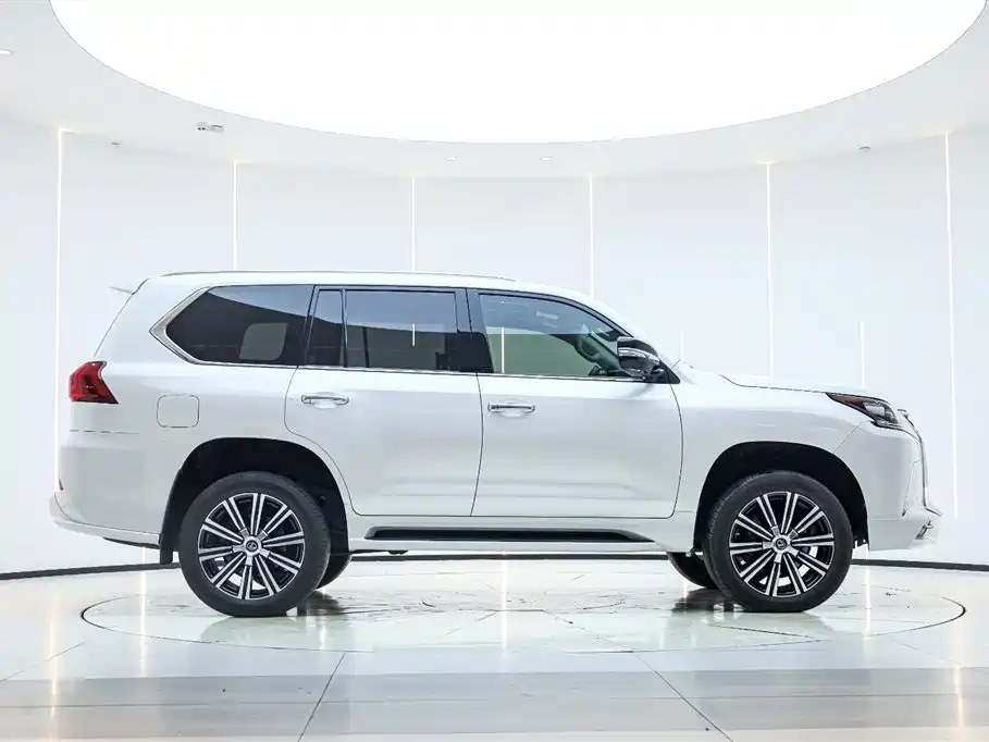 Lexus LX 2017 570 Peak Special Limited Edition фото 4