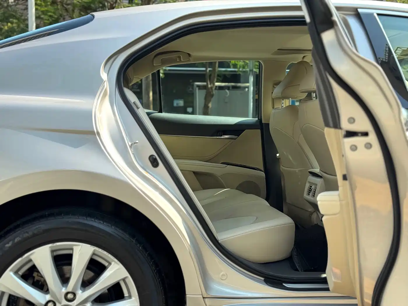 Toyota Camry 2018 2.0G Luxury Edition фото 13