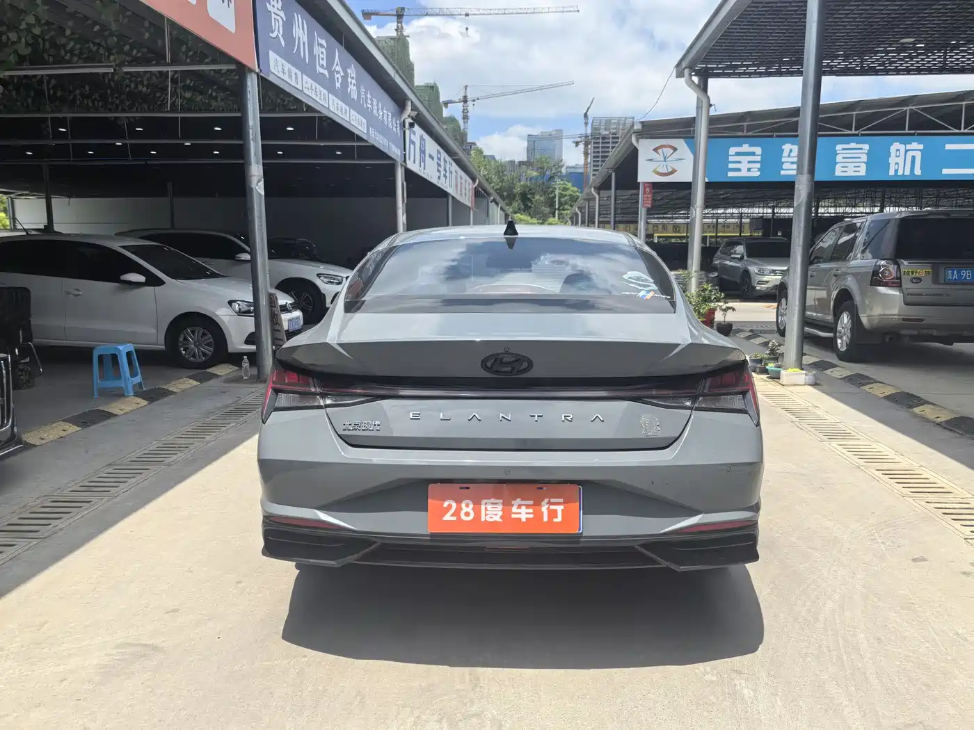 Hyundai Elantra 2021 1.5L CVT LUX Premium Edition фото 8