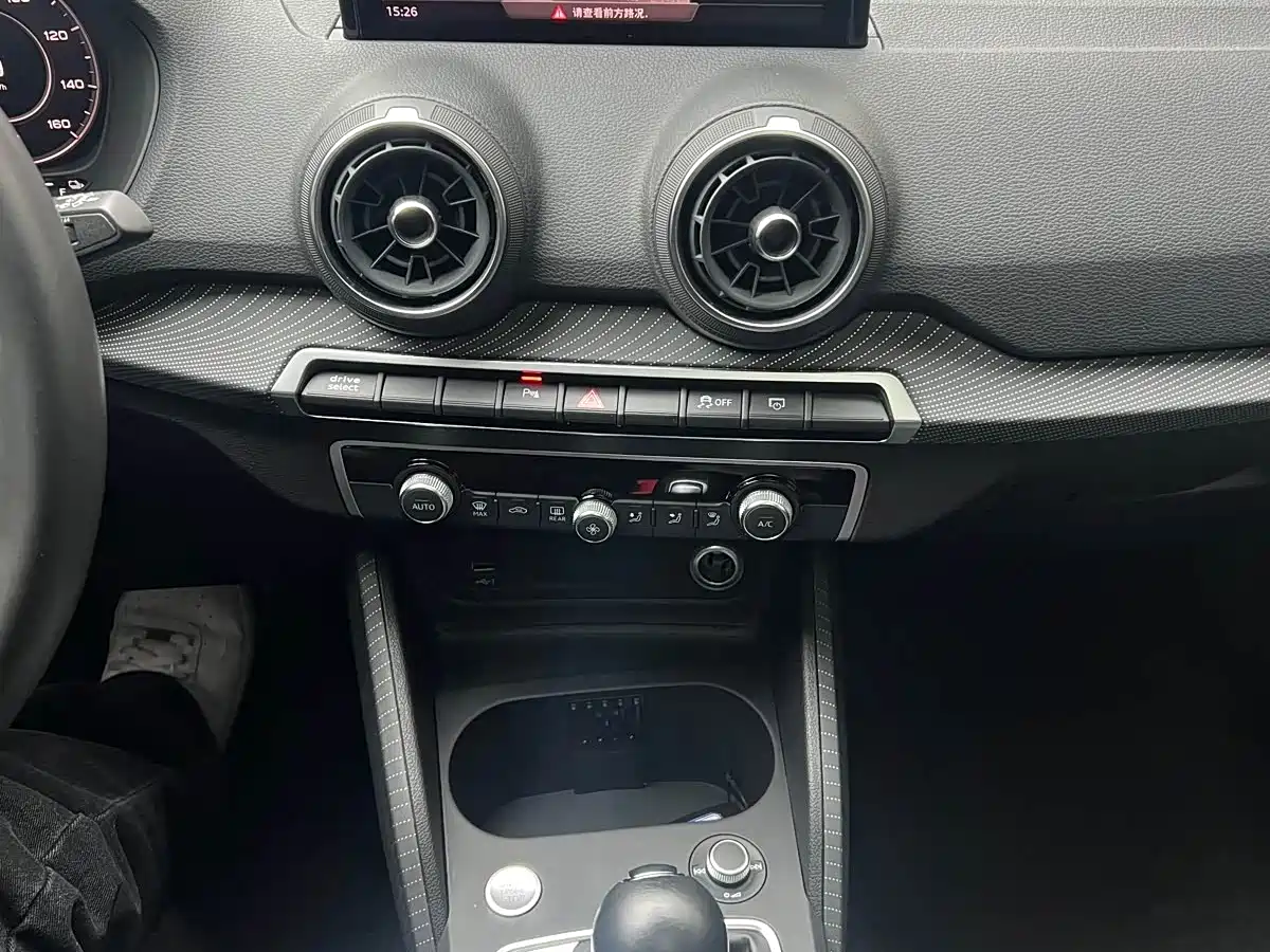 Audi Q2L e-tron 2019 Q2L e-tron Pure Electric Smart Cool Edition фото 13