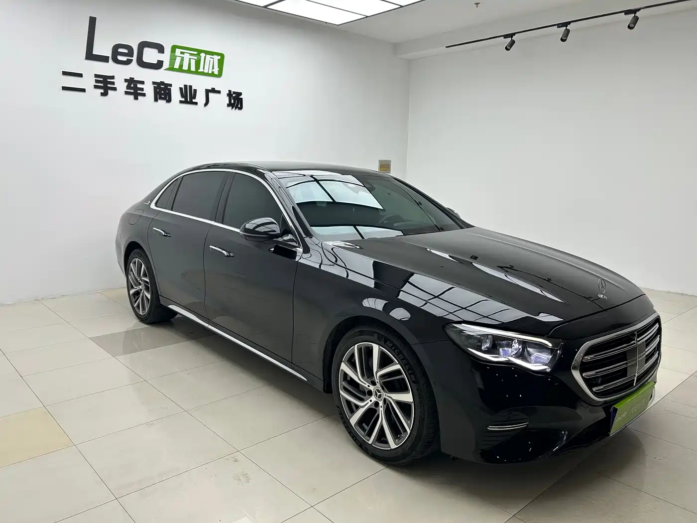 Фото 3 - Mercedes-Benz E-Class