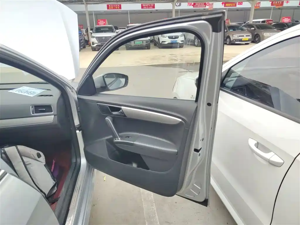 Volkswagen Lavida 2013 Facelift Classic 1.6L Automatic Comfort фото 19