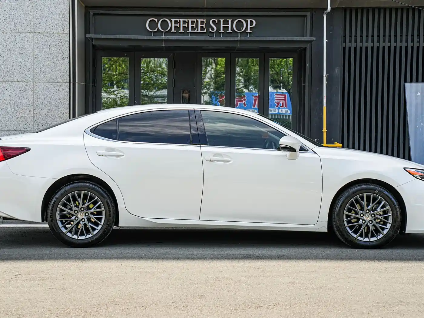 Lexus ES 2017 200 30th Anniversary Edition фото 6