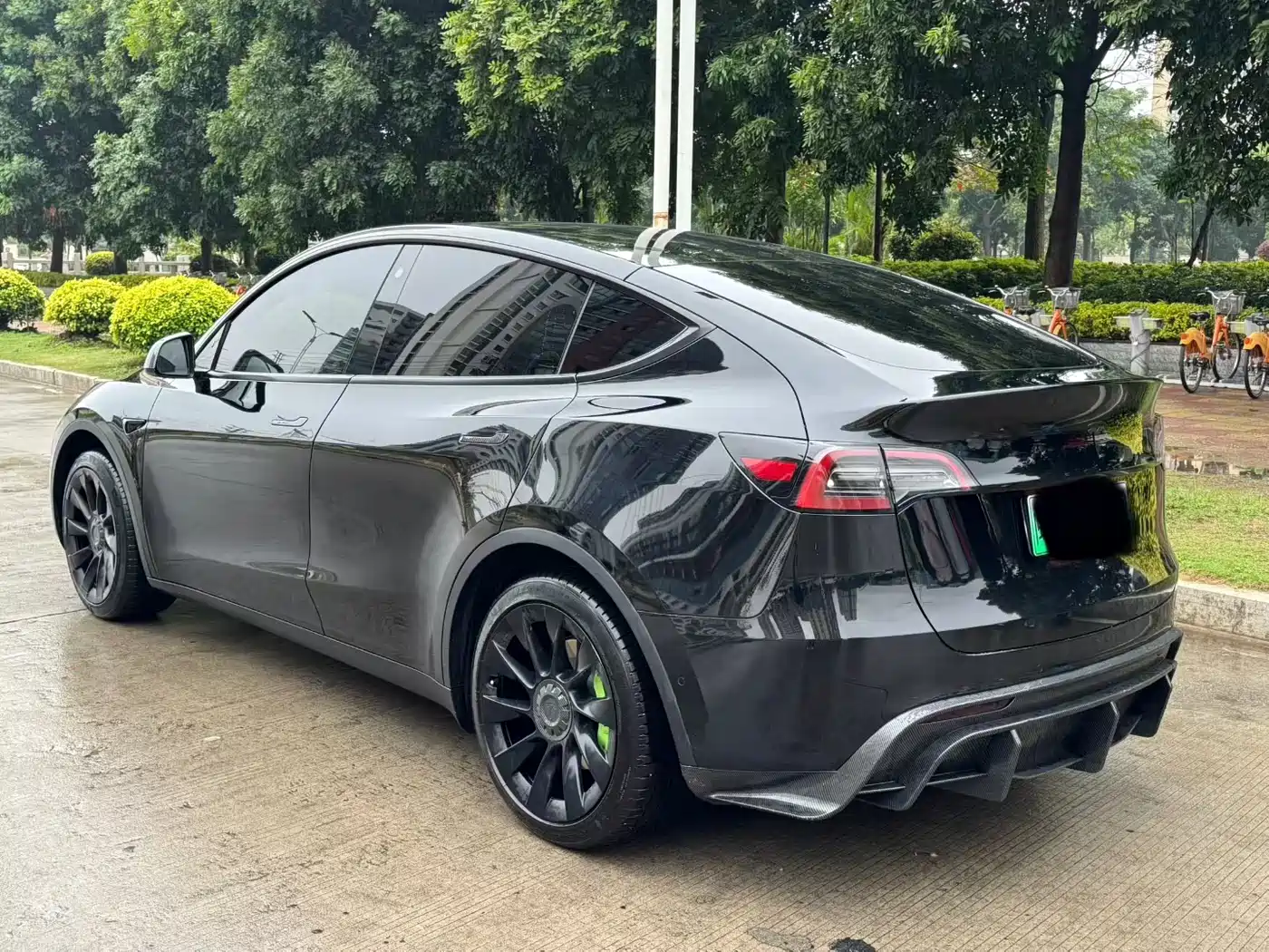 TESLA MODEL Y
