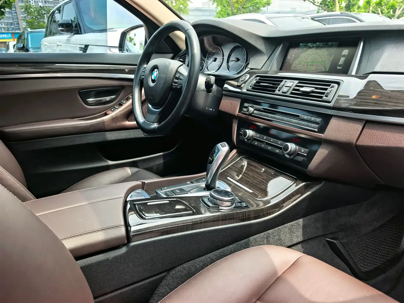 BMW 5 Series 2014 525Li Luxury Design Package фото 10