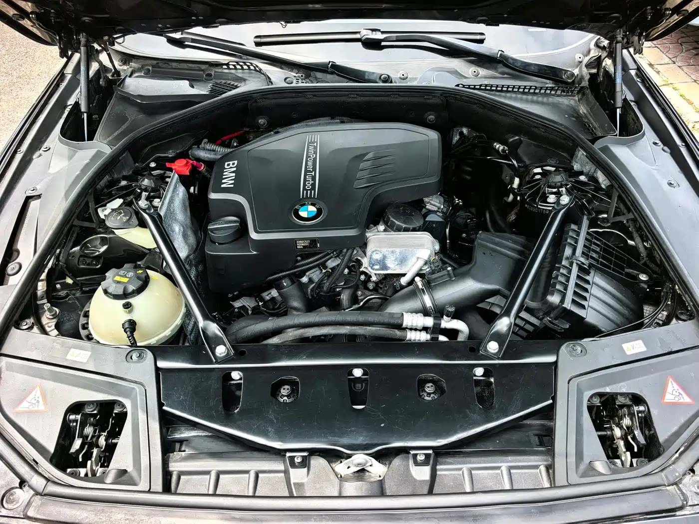 BMW 5 Series 2014 525Li Luxury Design Package фото 6