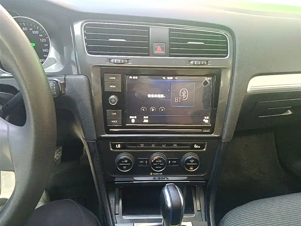 Volkswagen Golf Electric 2020 Chi фото 13