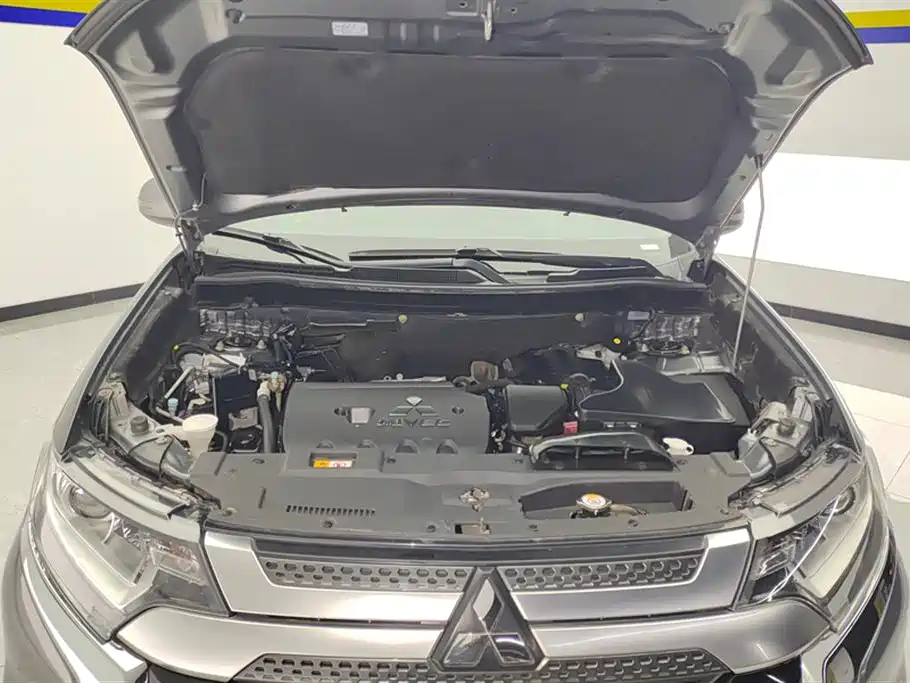 Mitsubishi Outlander 2020 2.0L 2WD Premium 5-seater фото 10