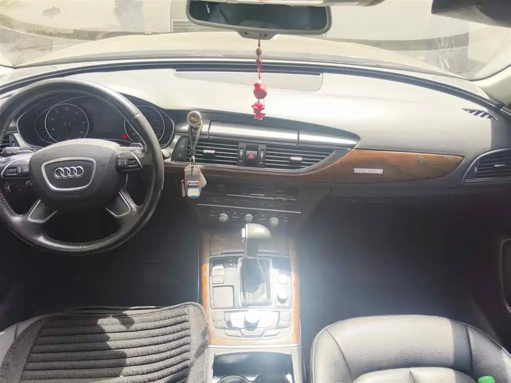 Фото 12 - Audi A6L