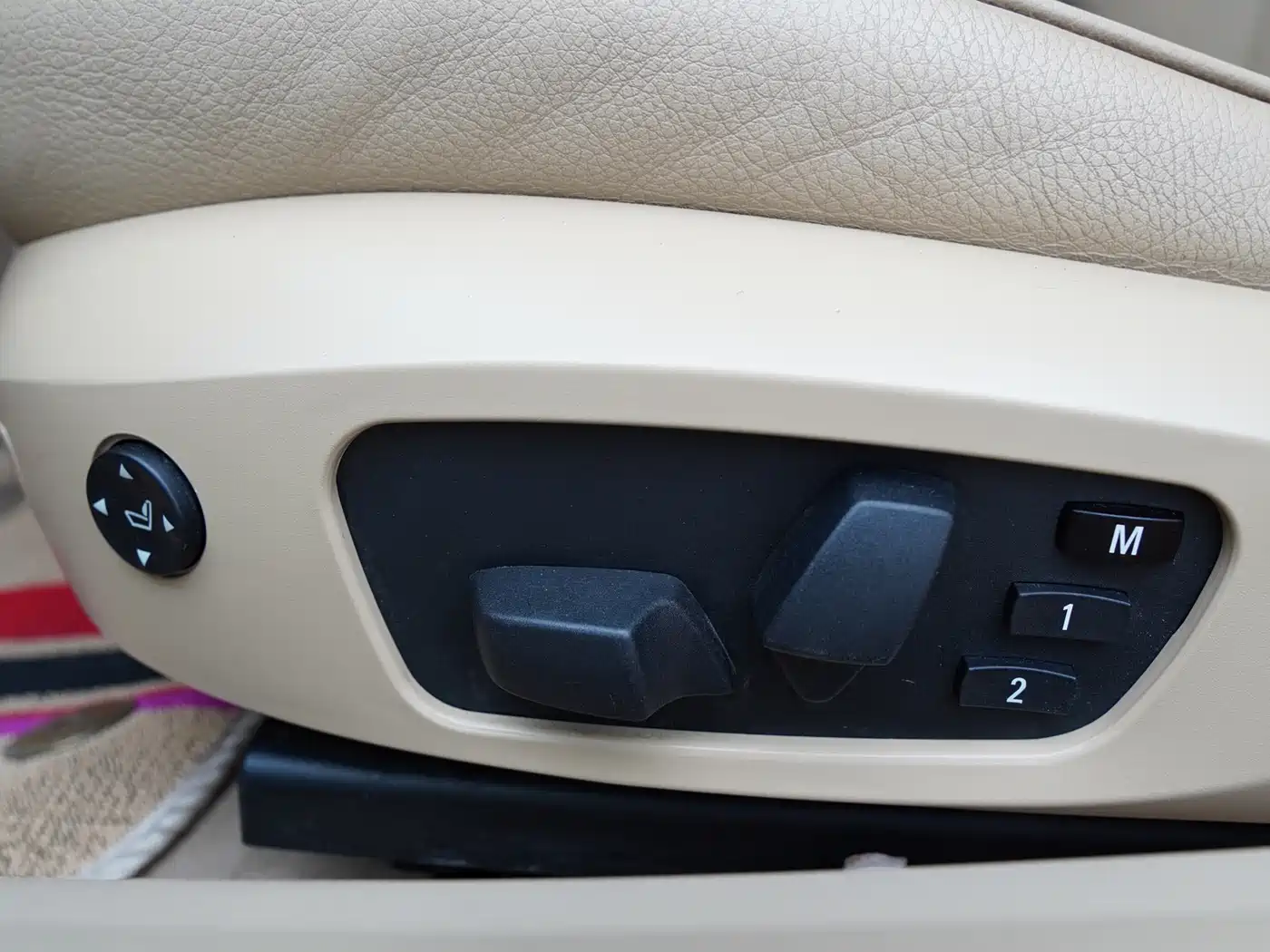 BMW 3 Series 2009 325i Luxury фото 21