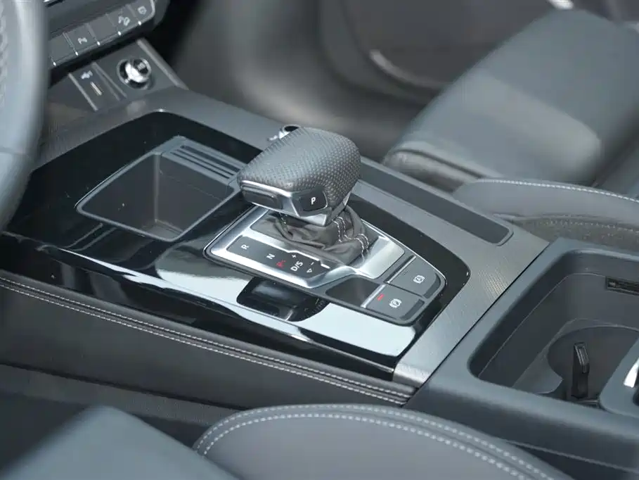 Audi Q5L 2024 Model 40 TFSI Luxury Dynamic фото 14