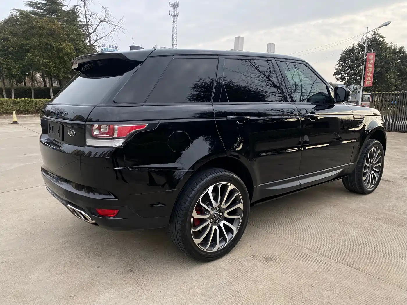 Land Rover Range Rover Sport 2017 3.0 SC V6 SE фото 19