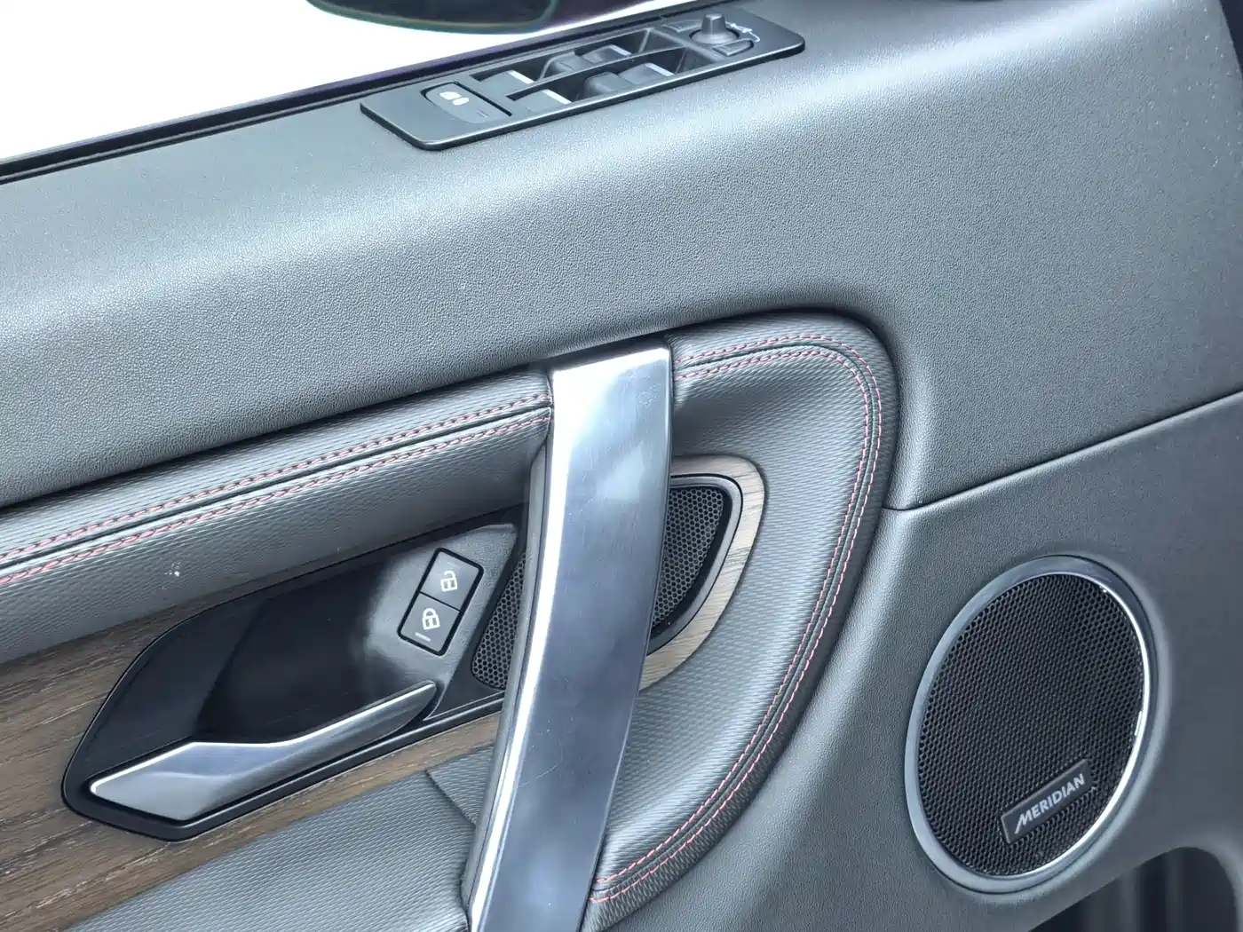 LAND ROVER DISCOVER SPORTS