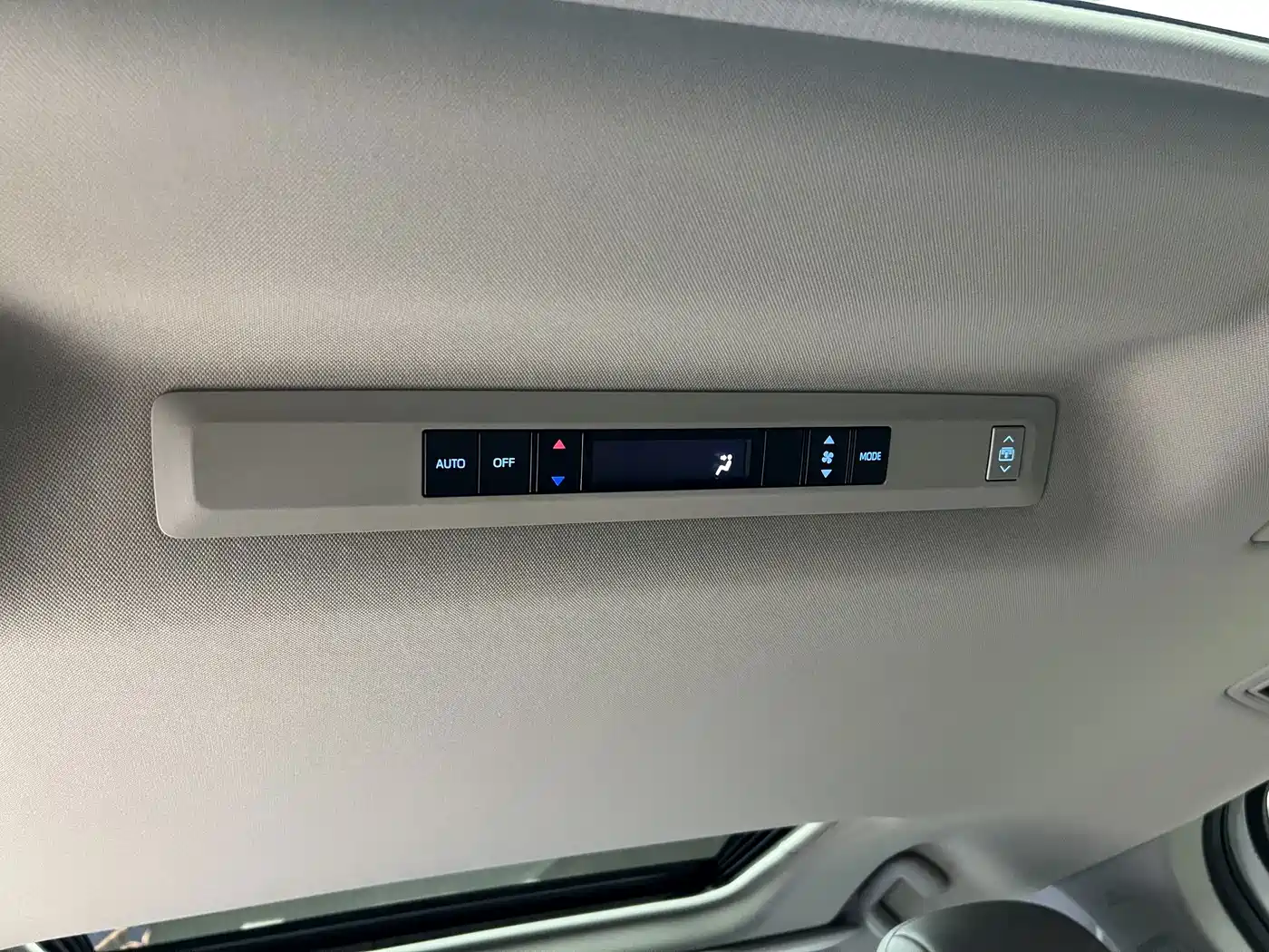 Toyota Granvia 2023 2022 2.5L Hybrid Premium Edition