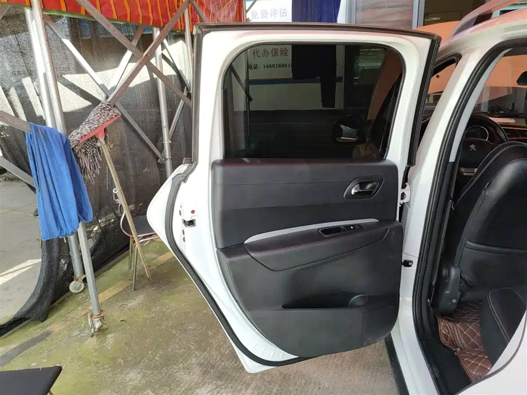 Peugeot 3008 2016 1.6THP Automatic Classic Edition фото 22