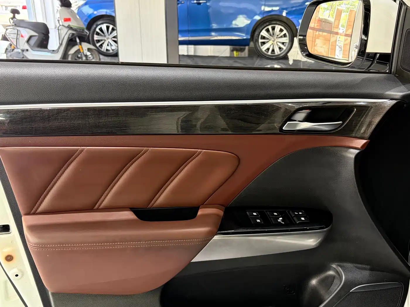 GAC Trumpchi Trumpchi GS8 2017 320T 2WD Luxury Edition (7-Seater) фото 27