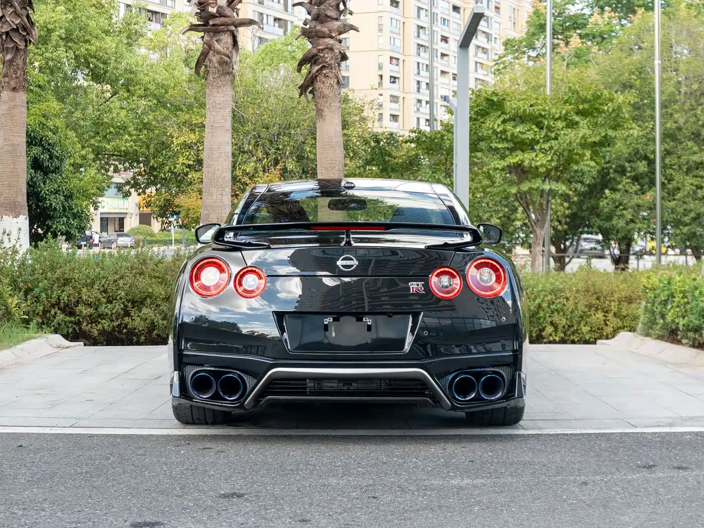Nissan GT-R фото 4