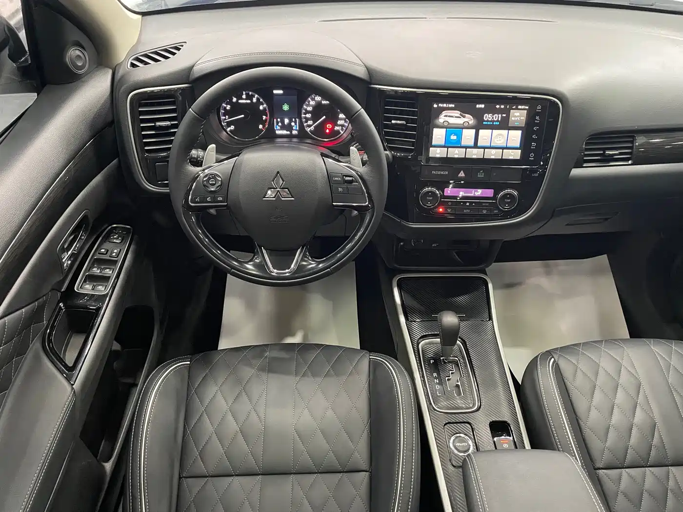 Mitsubishi Outlander 2020 2.4L 4WD Luxury 5-seater фото 13