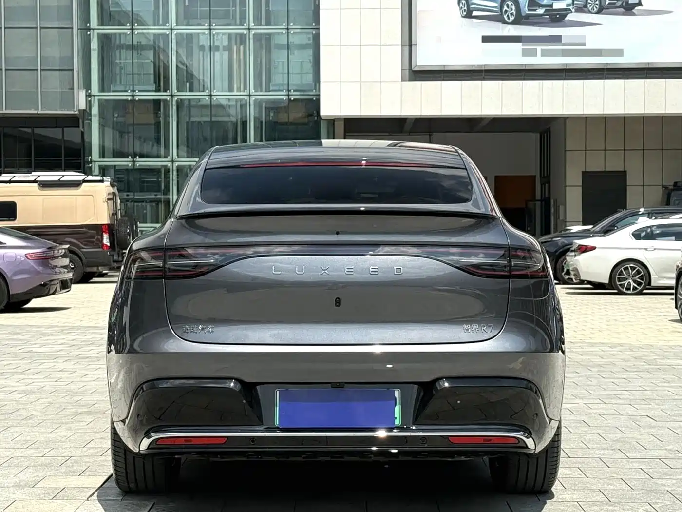 Фото 8 - Zhijie Luxeed R7
