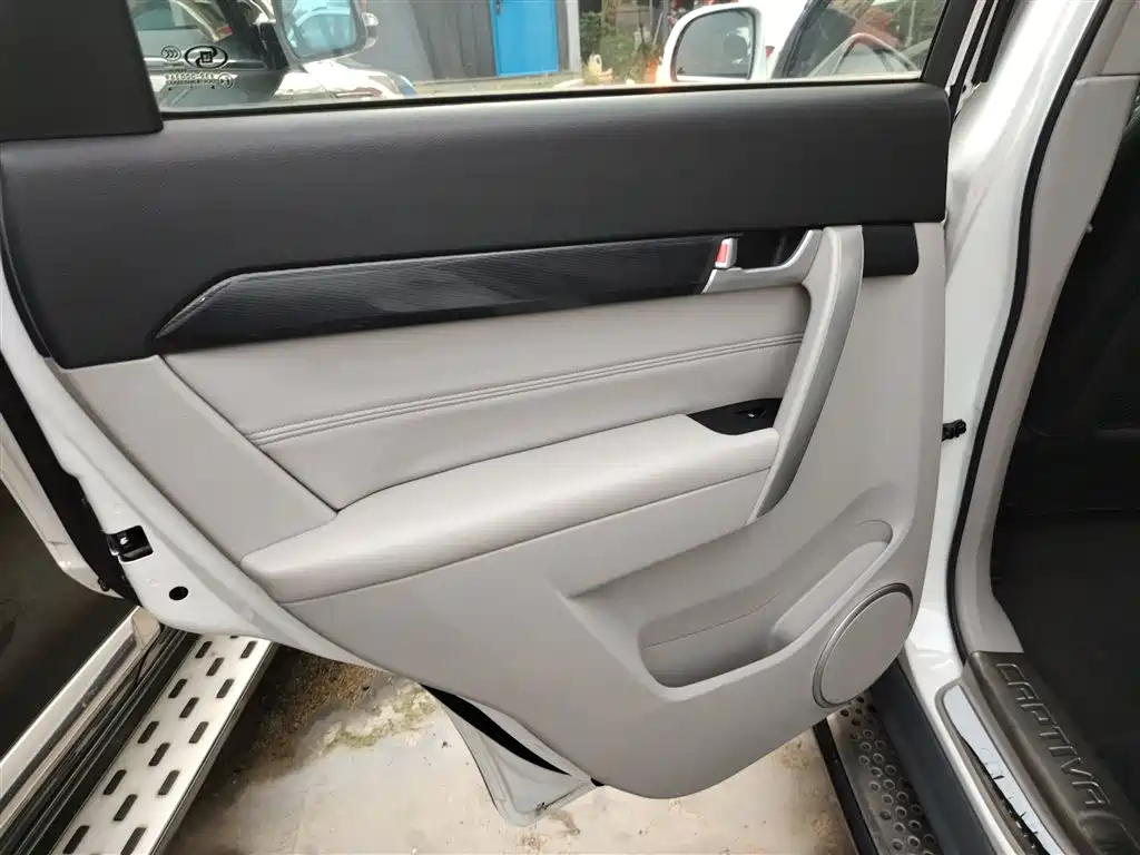 Chevrolet Captiva 2015 2.4L 2WD Urban Edition 5-seater фото 18