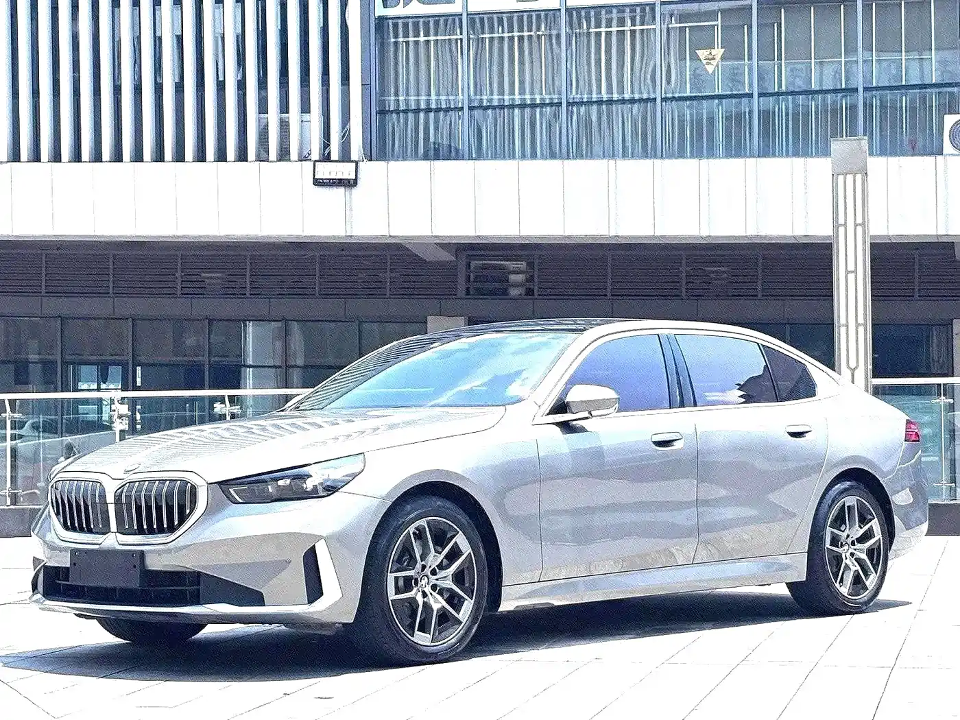BMW BMW 5 Series 2024 530Li Leading M Sport Package