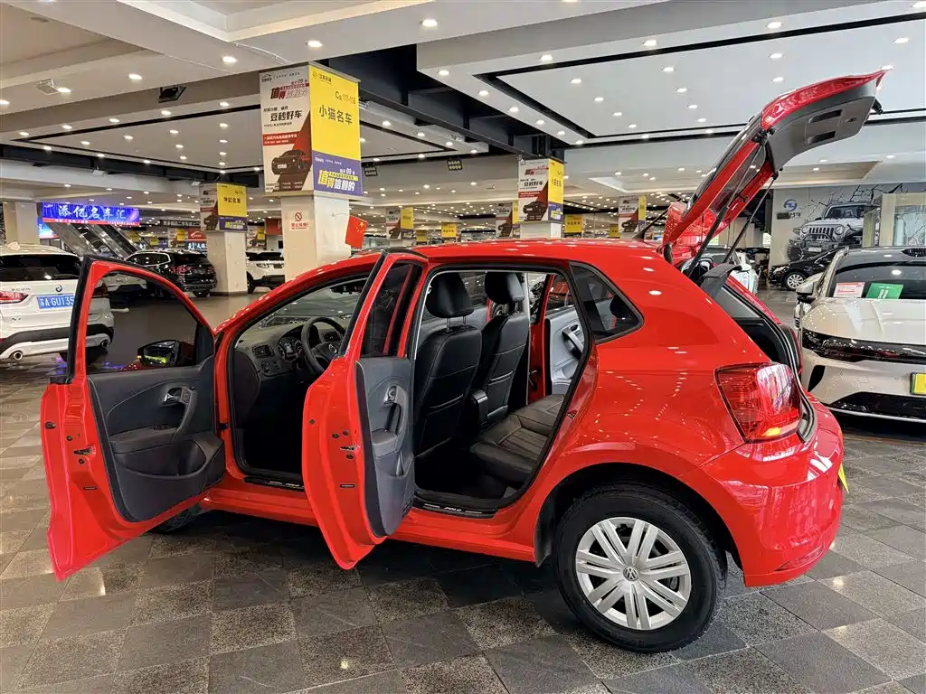 Фото 31 - Volkswagen Polo