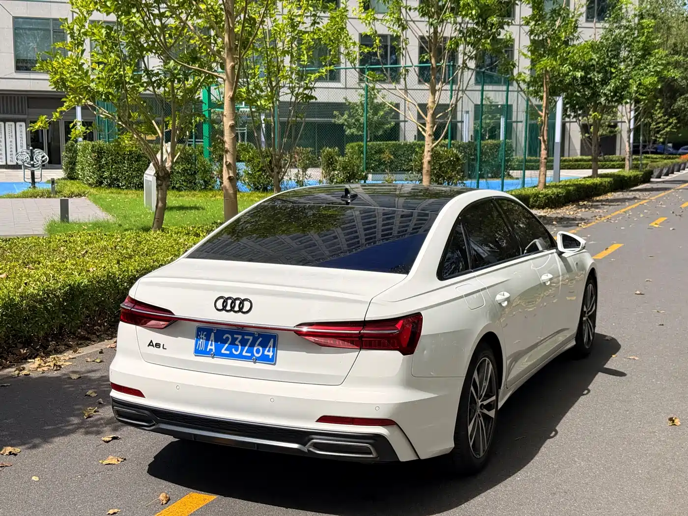 Photo 5 - Audi A6L