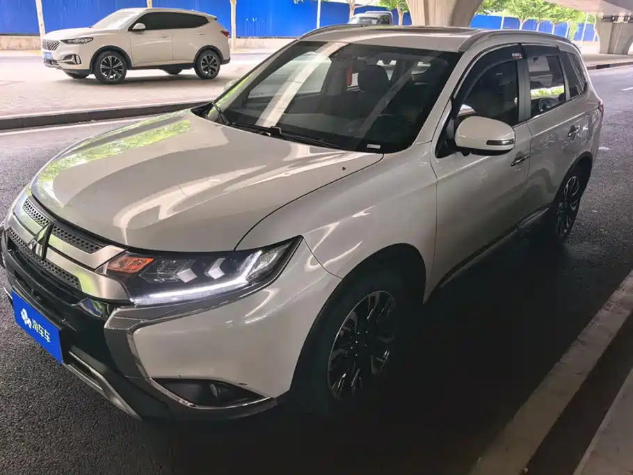 Mitsubishi Outlander 2019 2.4L 4WD Deluxe Edition 5-seater China V