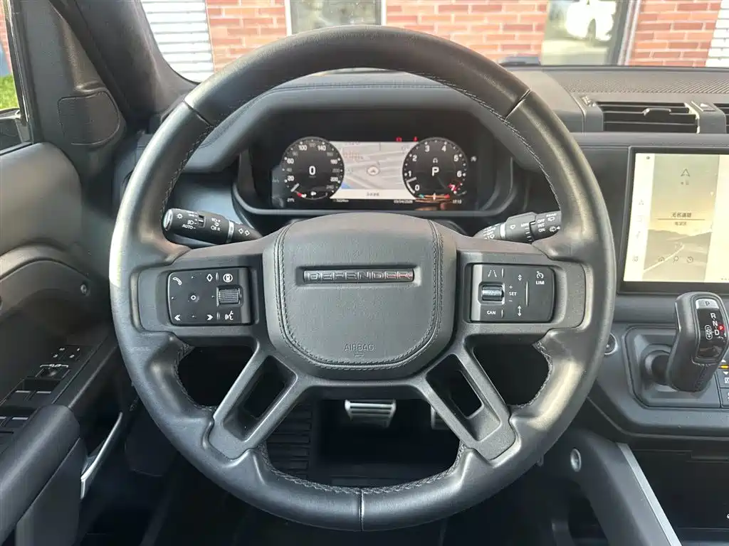 Land Rover Defender 2025 110 3.0T P400 X фото 12