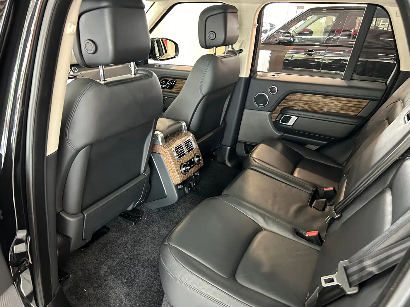Land Rover Range Rover 2019 3.0 SC V6 Golden Age Edition фото 16