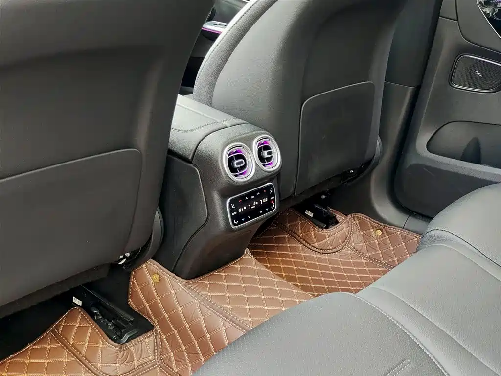 Mercedes-Benz GLC 2023 GLC 300 L 4MATIC Sport 5-Seater фото 9