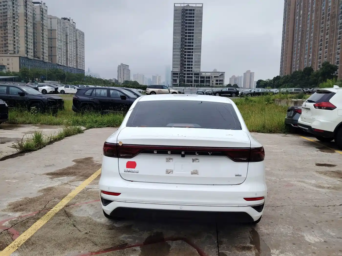 Фото 8 - Geely Emgrand