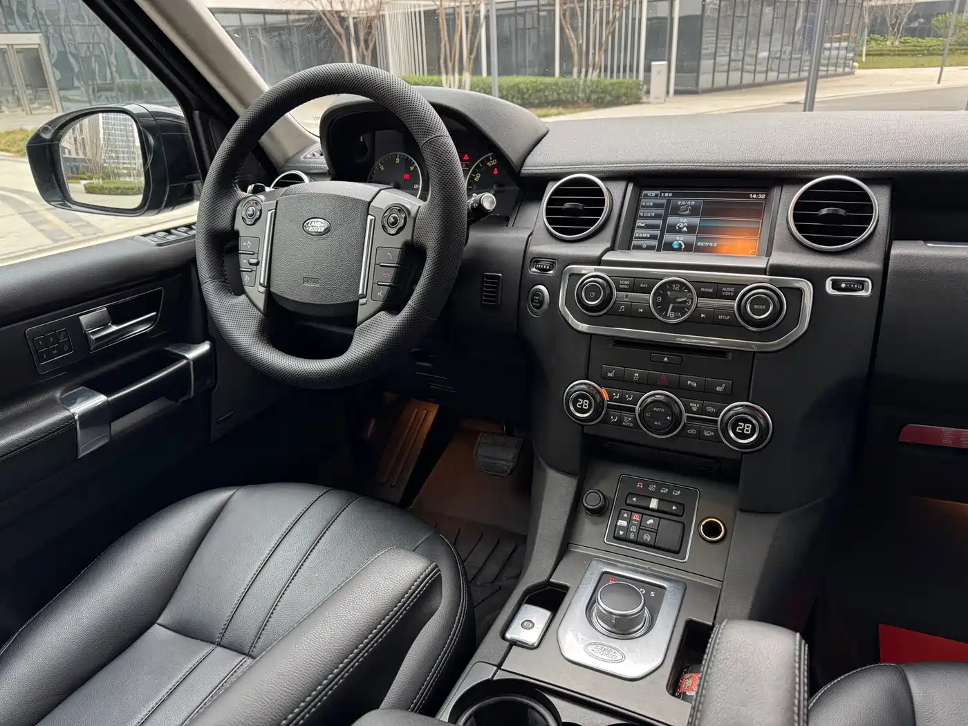 Land Rover Discovery 2015 3.0 SDV6 HSE Diesel фото 19