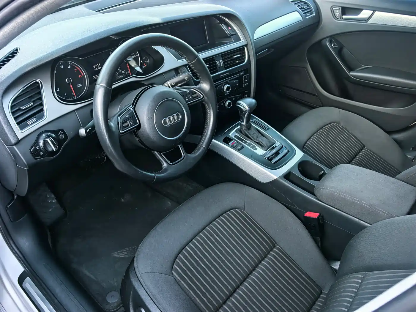 Audi A4L 2013 35 TFSI Automatic Standard фото 3