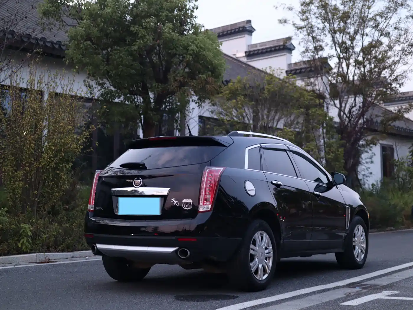 Photo 4 - Cadillac SRX