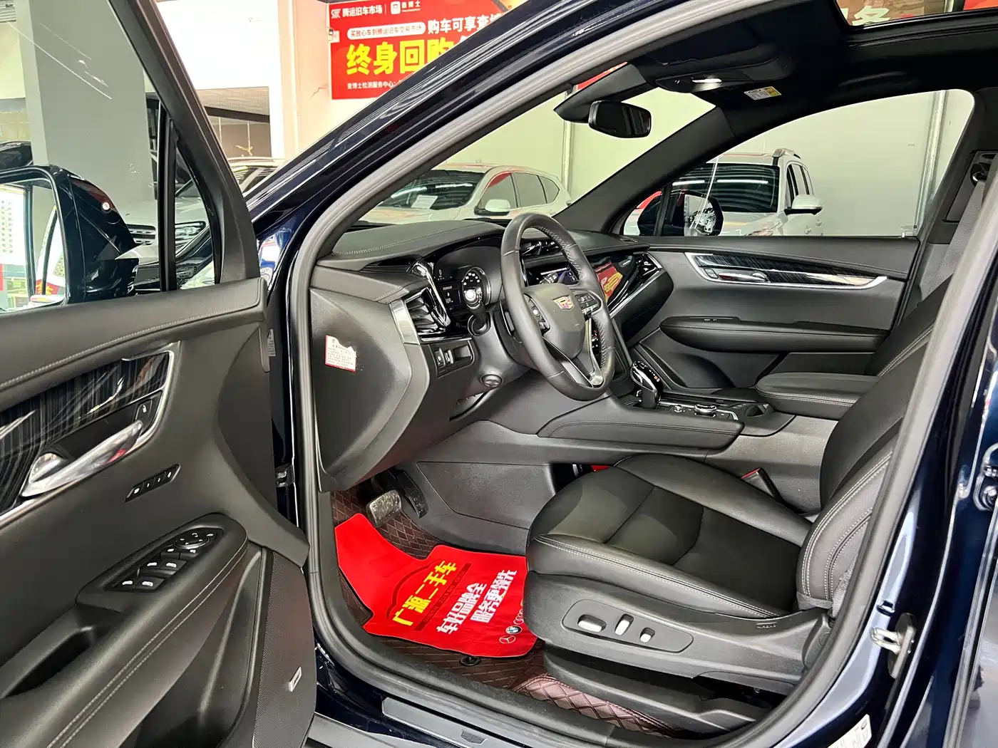CADILLAC XT6