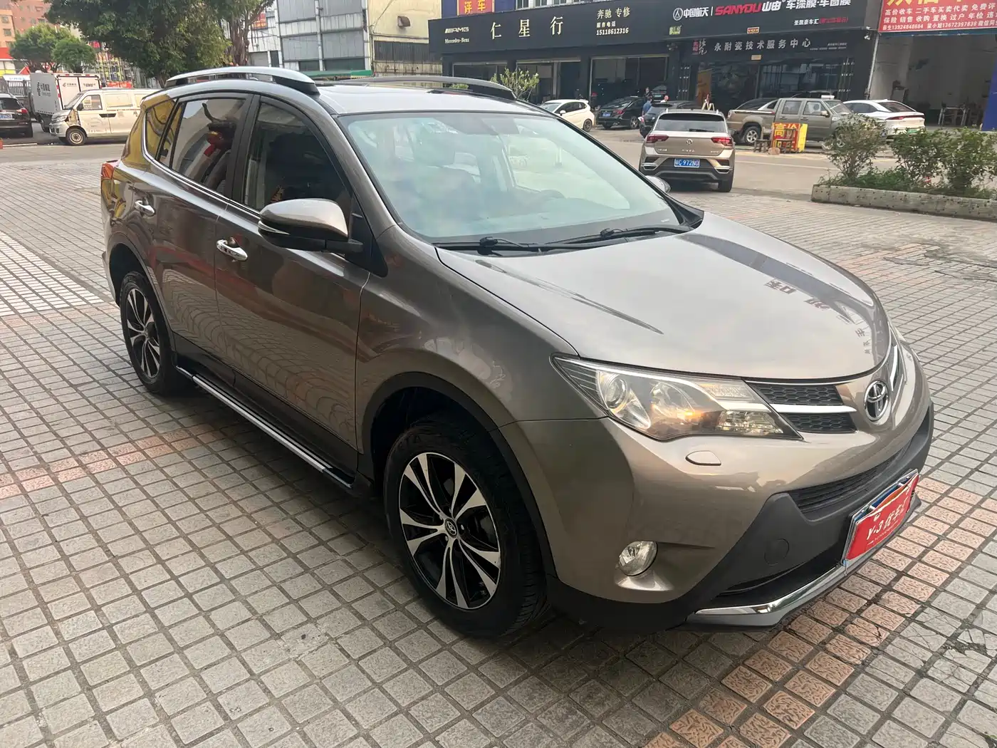 Toyota RAV4 Rongfang 2015 2.5L Automatic 4WD Luxury Edition фото 3