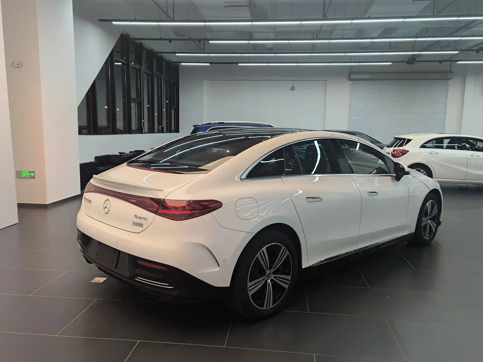 Фото 6 - Mercedes-Benz EQE