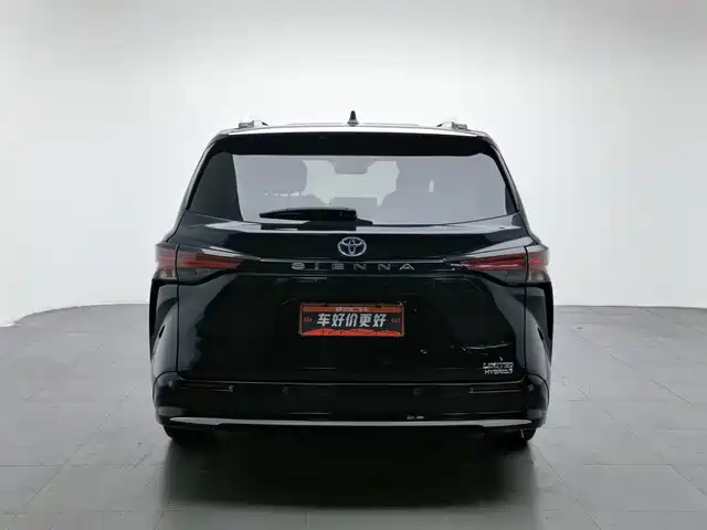 Toyota Sienna 2023 2.5L Hybrid Premium Edition — фото 4