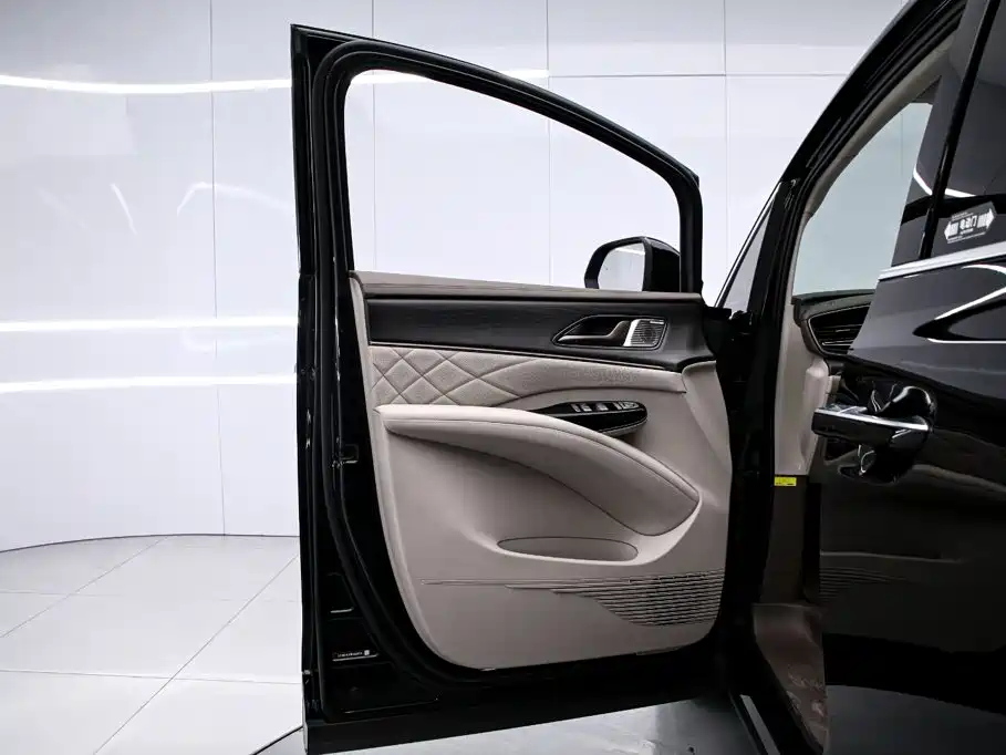 Denza D9 2023 2022 DM-i 970 AWD Flagship