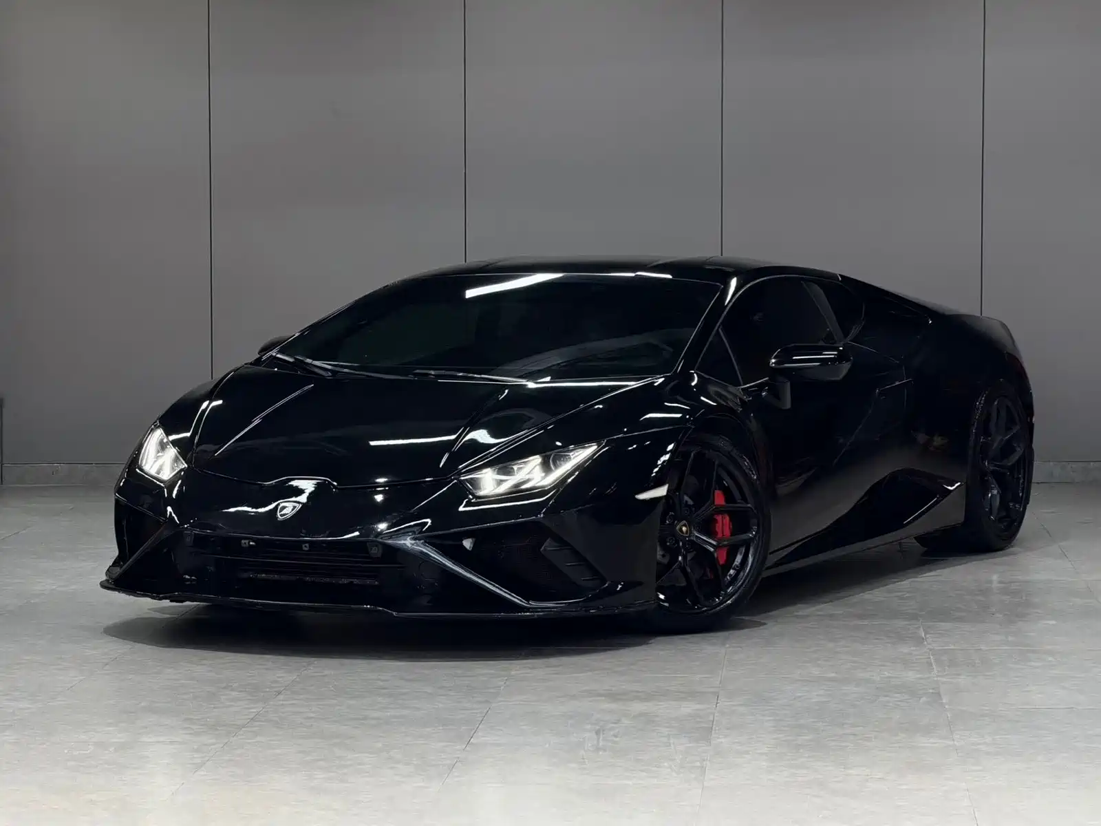 Фото 1 - Lamborghini Huracán