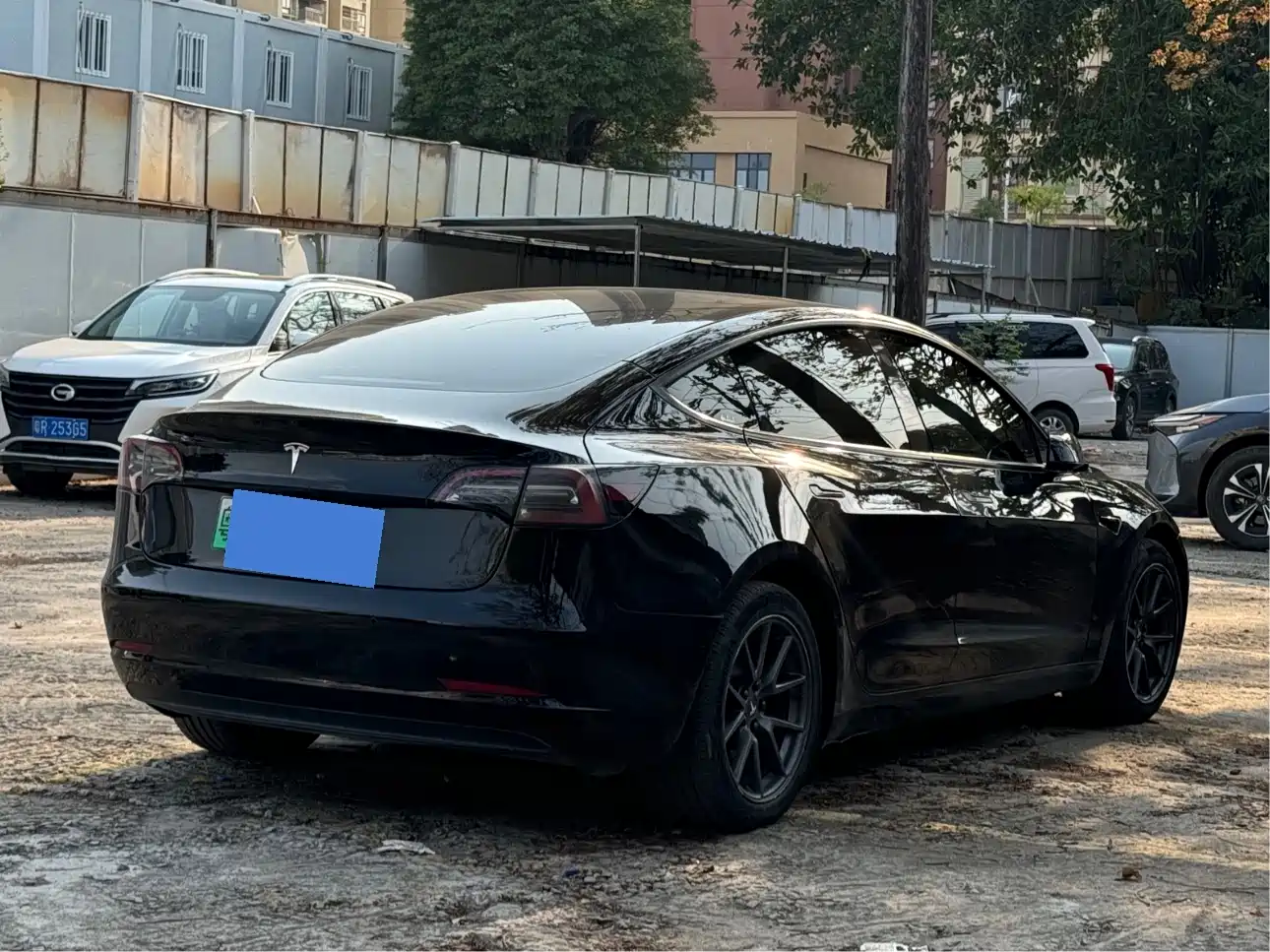TESLA MODEL 3