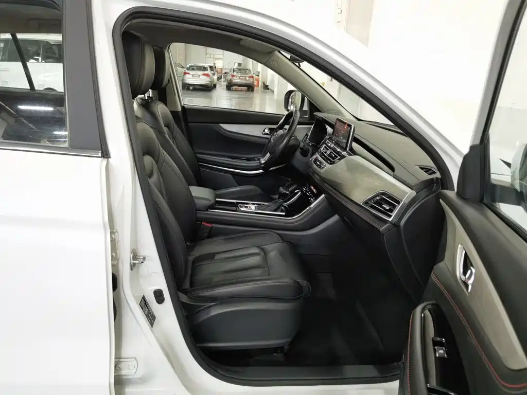 Фото 23 - Changan CS75