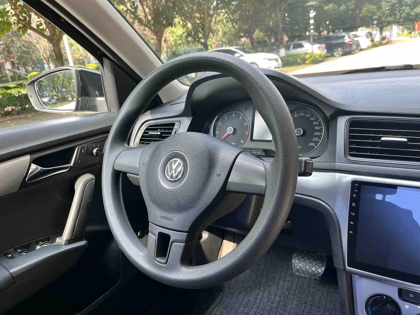 Volkswagen Lavida 2013 Facelift Classic 1.6L Automatic Trend фото 10