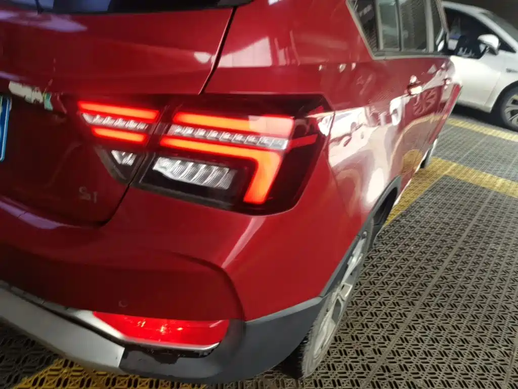Фото 8 - Geely Vision S1