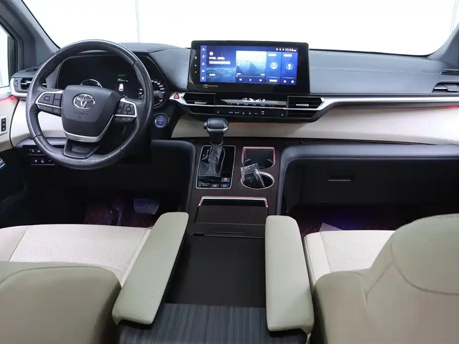 Toyota Granvia 2022 2.5L Hybrid Premium Edition фото 25