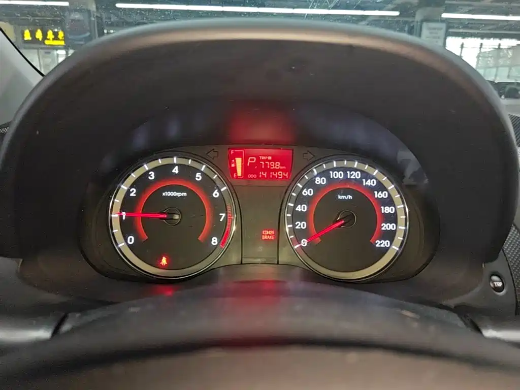 Hyundai Reina 2014 Model 1.4L Automatic GLX фото 12