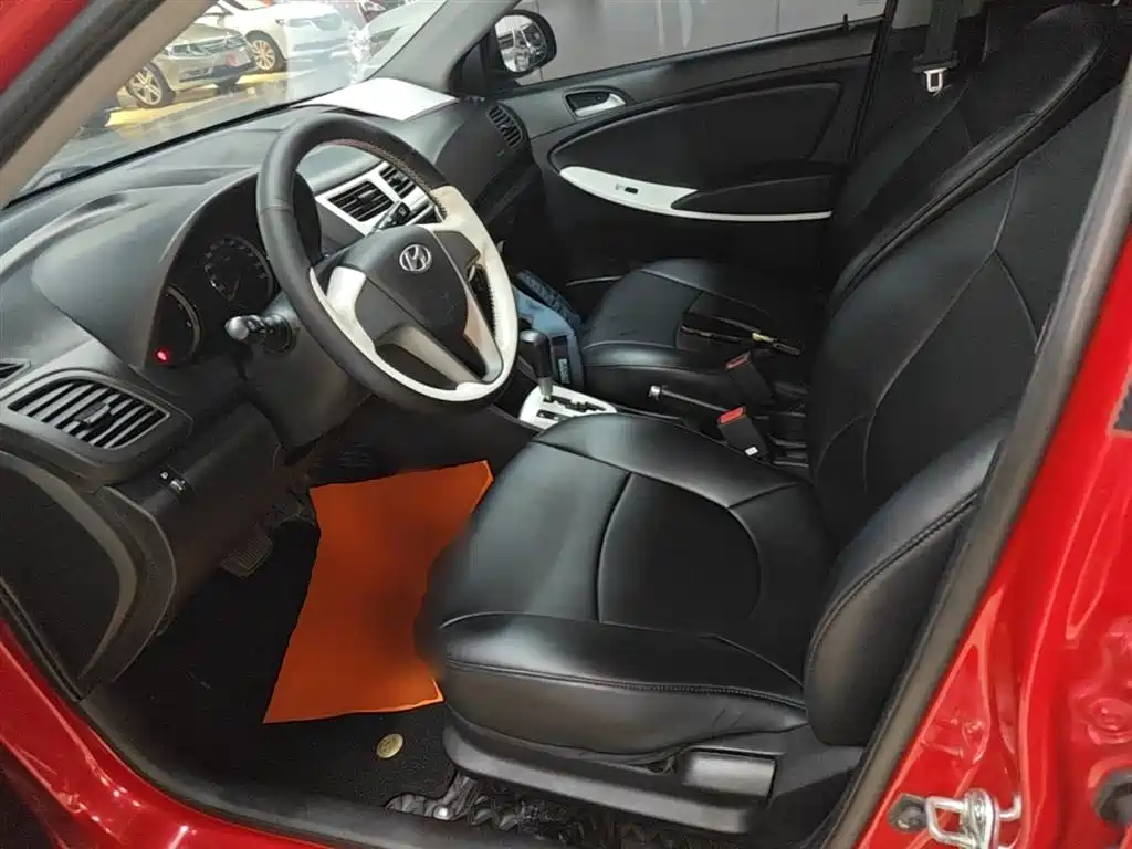 Hyundai Reina 2014 Model 1.4L Automatic GLX фото 15